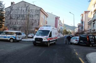 Buzlu camla trafiğe çıktı, kazaya neden oldu: 2 yaralı