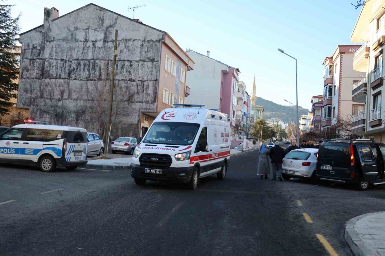 Buzlu camla trafiğe çıktı, kazaya neden oldu: 2 yaralı