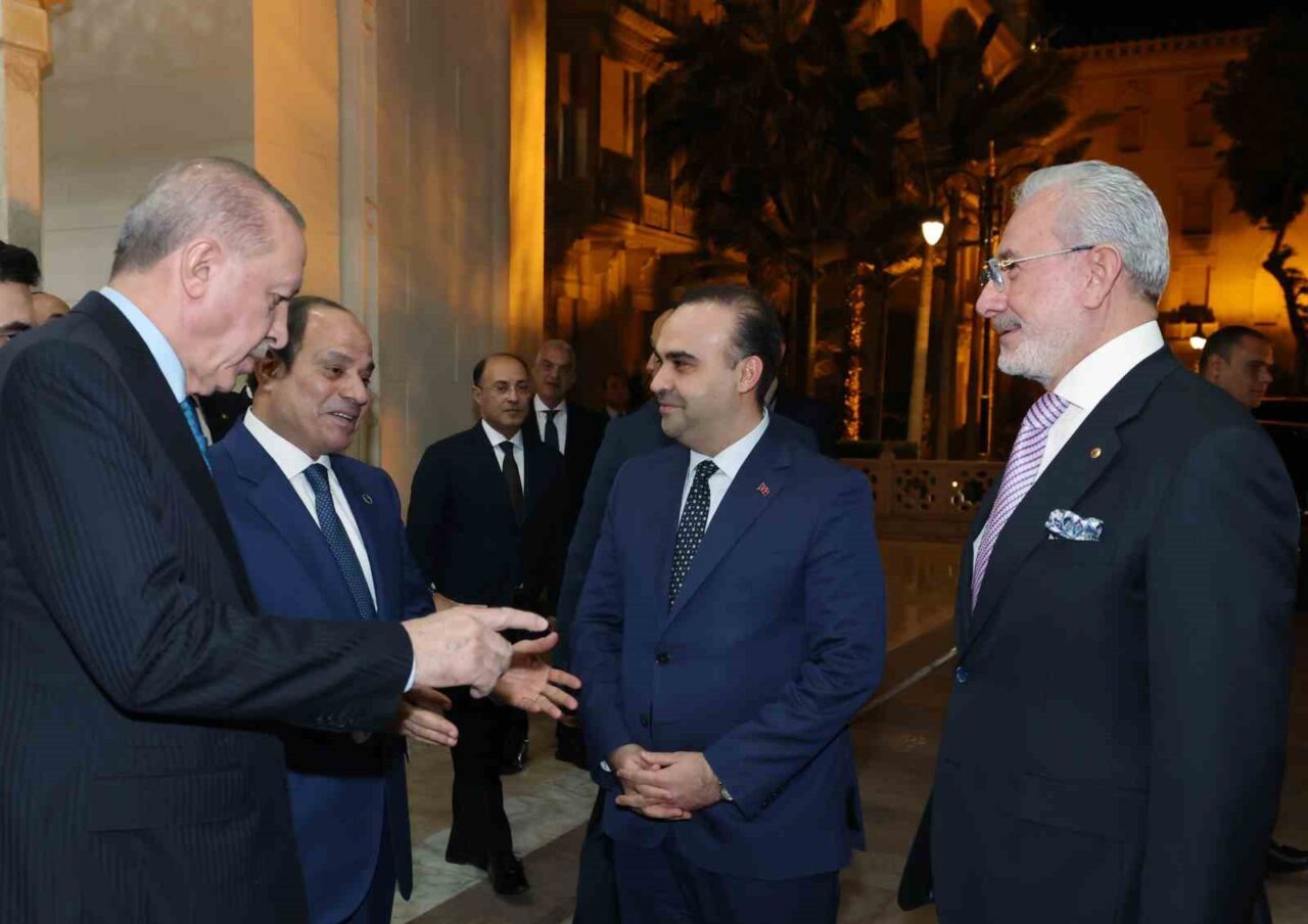 Cumhurbaşkanı Erdoğan’dan Mısır Cumhurbaşkanı es-Sisi’ye Togg hediyesi