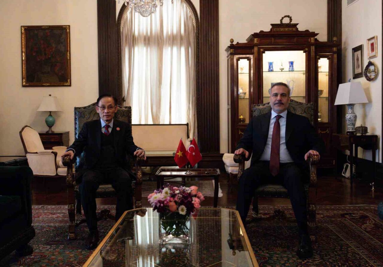 Dışişleri Bakanı Fidan, Vietnamlı mevkidaşı Le Hoai Trung ile bir araya geldi