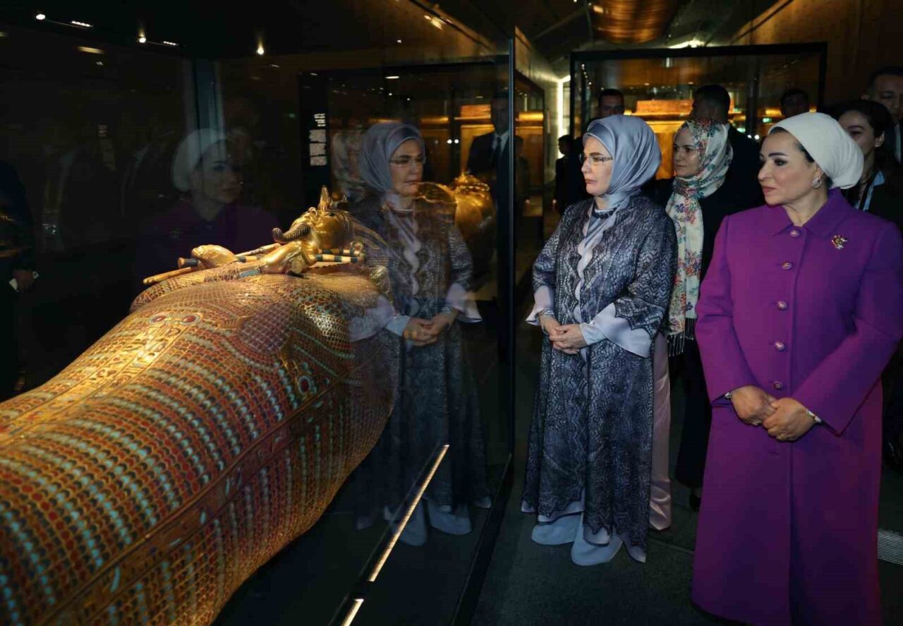 Emine Erdoğan, Mısır Cumhurbaşkanı es-Sisi’nin eşi Entissar Amer ile bir araya geldi