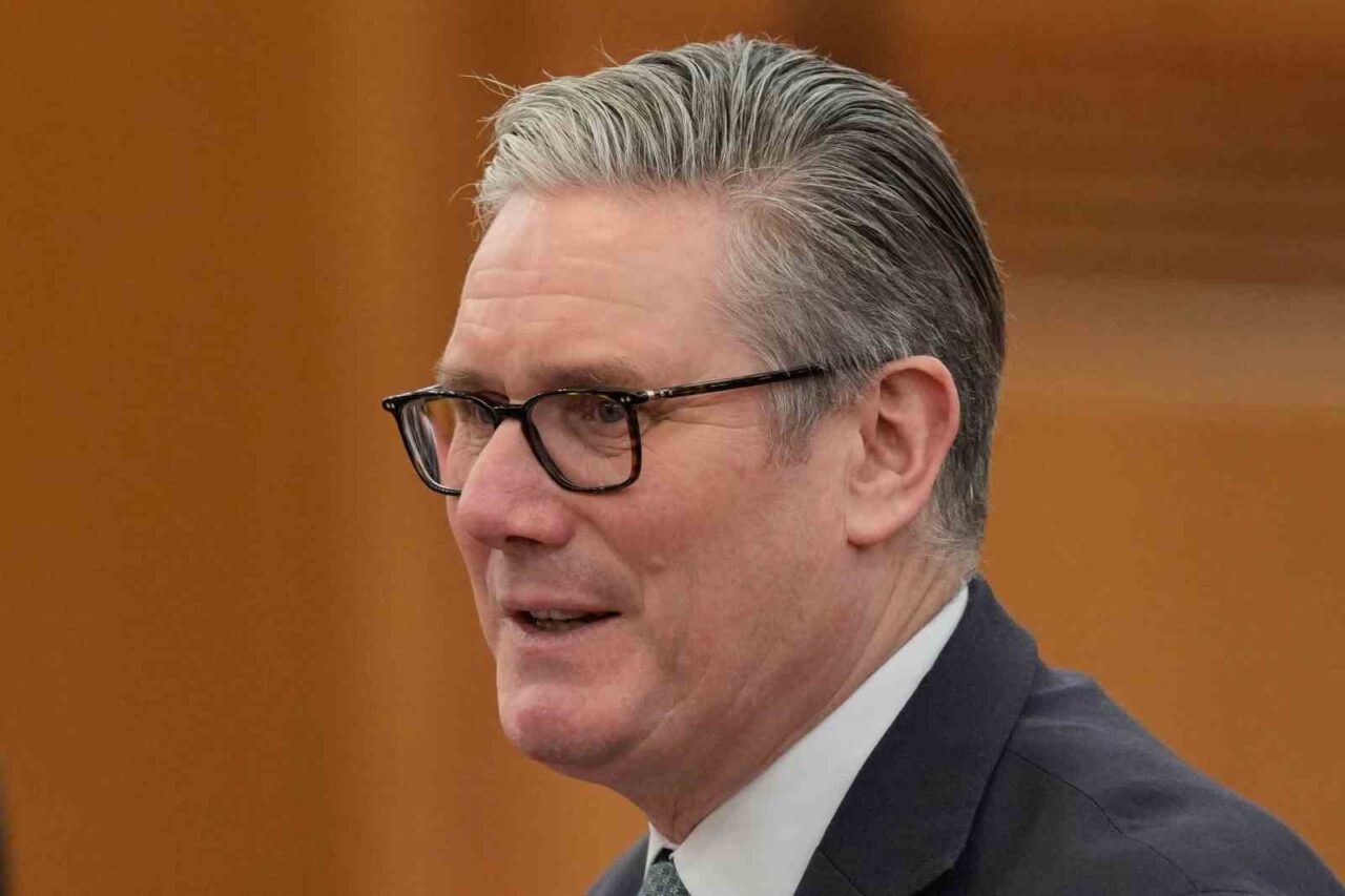 İngiltere Başbakanı Starmer’dan istifa çağrılarına yanıt: “Görevimden vazgeçmeyeceğim”