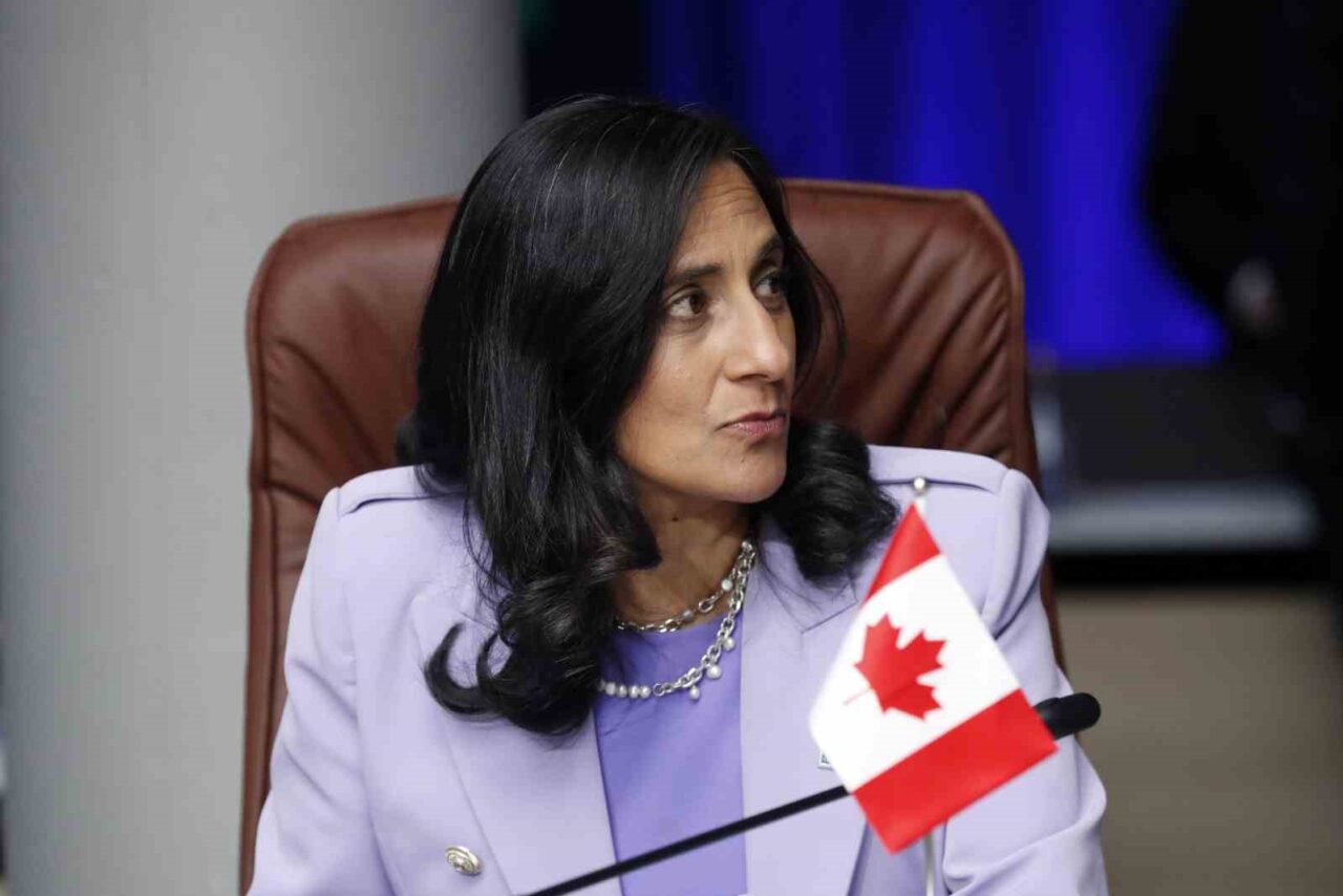 Kanada Dışişleri Bakanı Anand: “Rejim değişikliği olmadan İran ile diplomatik ilişkileri yeniden kurmayacağız”