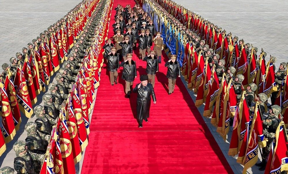 Kuzey Kore lideri Kim: “Ordumuzun savaş cephesi daha da genişleyecek”