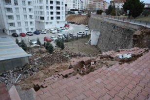 Nevşehir’de 15 metre yüksekliğindeki istinat duvarı çöktü