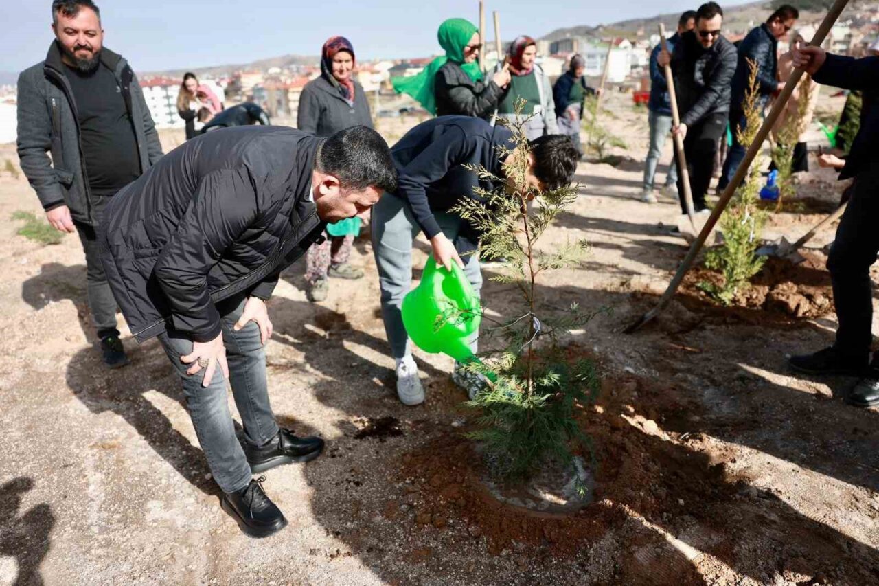 Nevşehir’de binlerce fidan toplarla buluştu