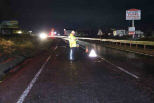 Nevşehir’de yolda oluşan çukurlar, 5 aracı yolda bıraktı