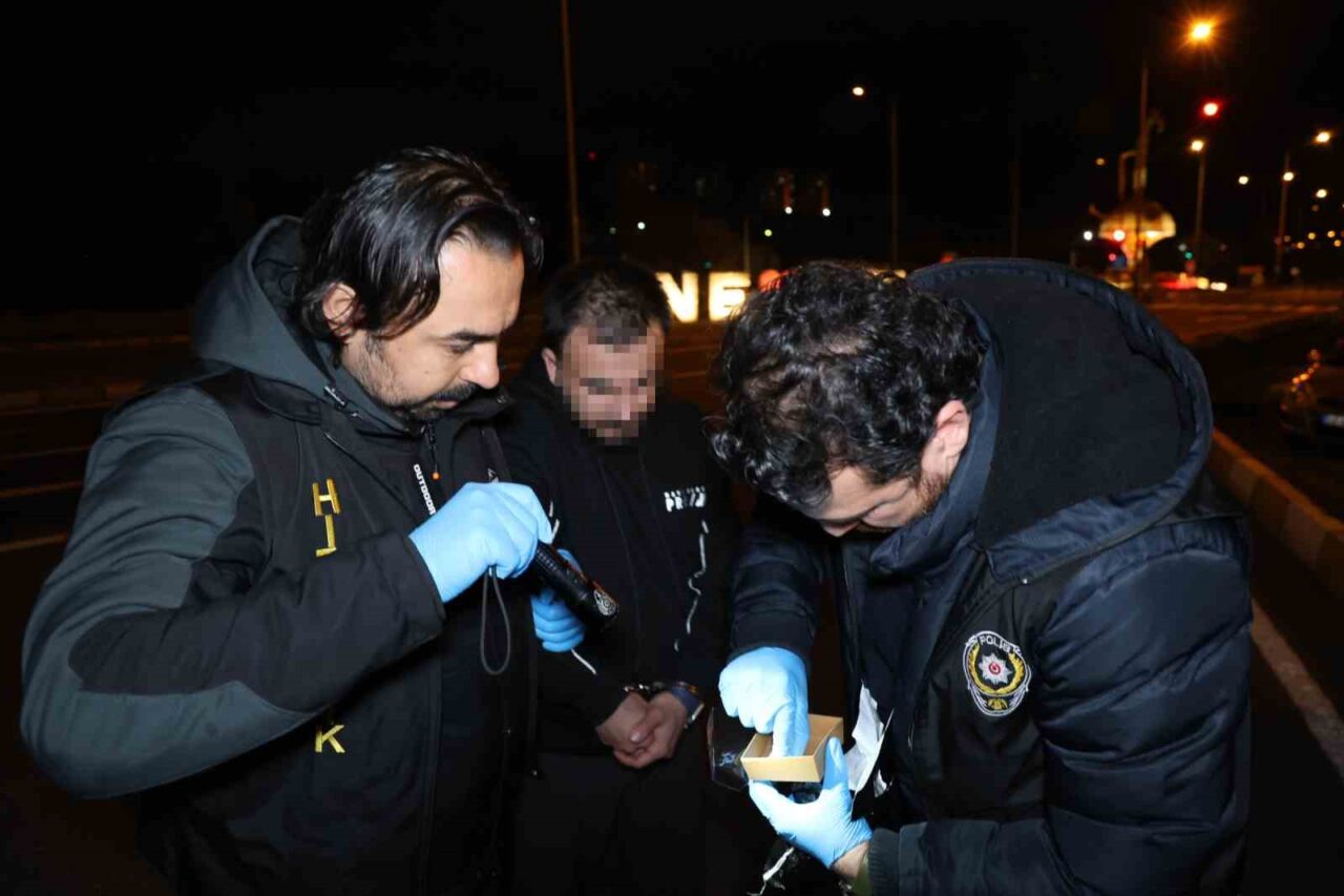 Sahte altın ile 15 kişiyi dolandırmışlar: 2 gözaltı