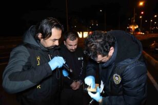 Sahte çeyrek altınla telefon vurgunu: 2 kişi tutuklandı