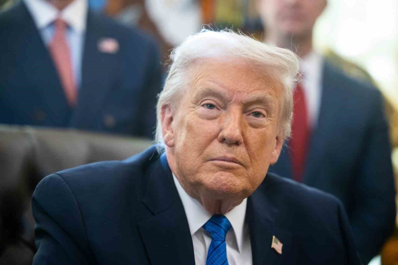 Trump: “Epstein’ın adasına hiç gitmedim, ancak bu sahtekar Demokratların ve bağışçılarının neredeyse tamamı gitti”