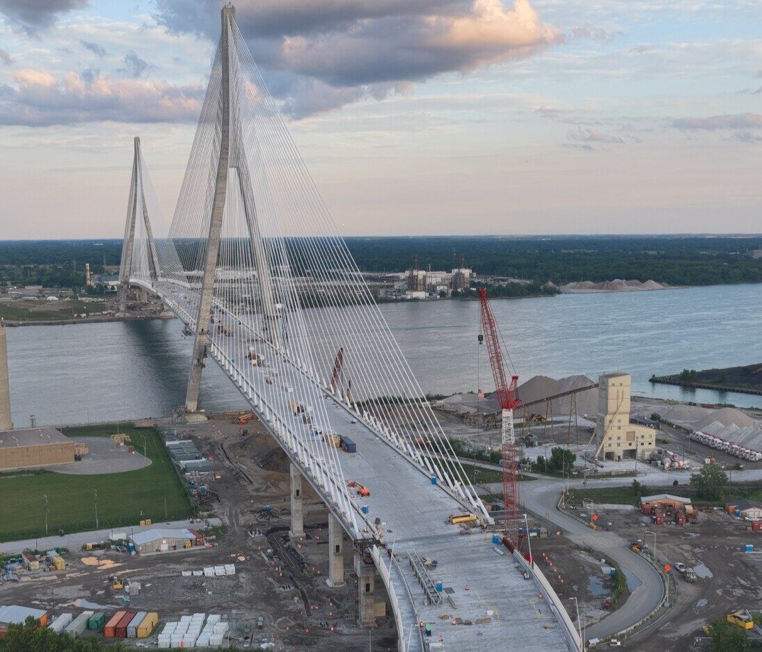 Trump, Kanada’nın inşa ettiği köprünün mülkiyetini istedi