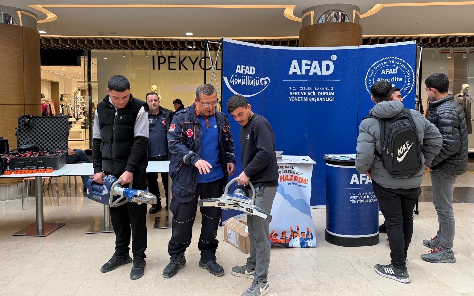 Deprem Haftası kapsamında İl Müdürlüğümüz tarafından ilimizde afet farkındalığını artırmaya yönelik çeşitli faaliyetler gerçekleştirilmiştir.