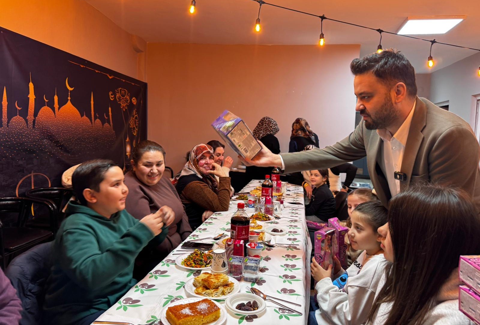 AK Parti İl Başkanı Aygün’den Yetim Çocuklara Anlamlı İftar