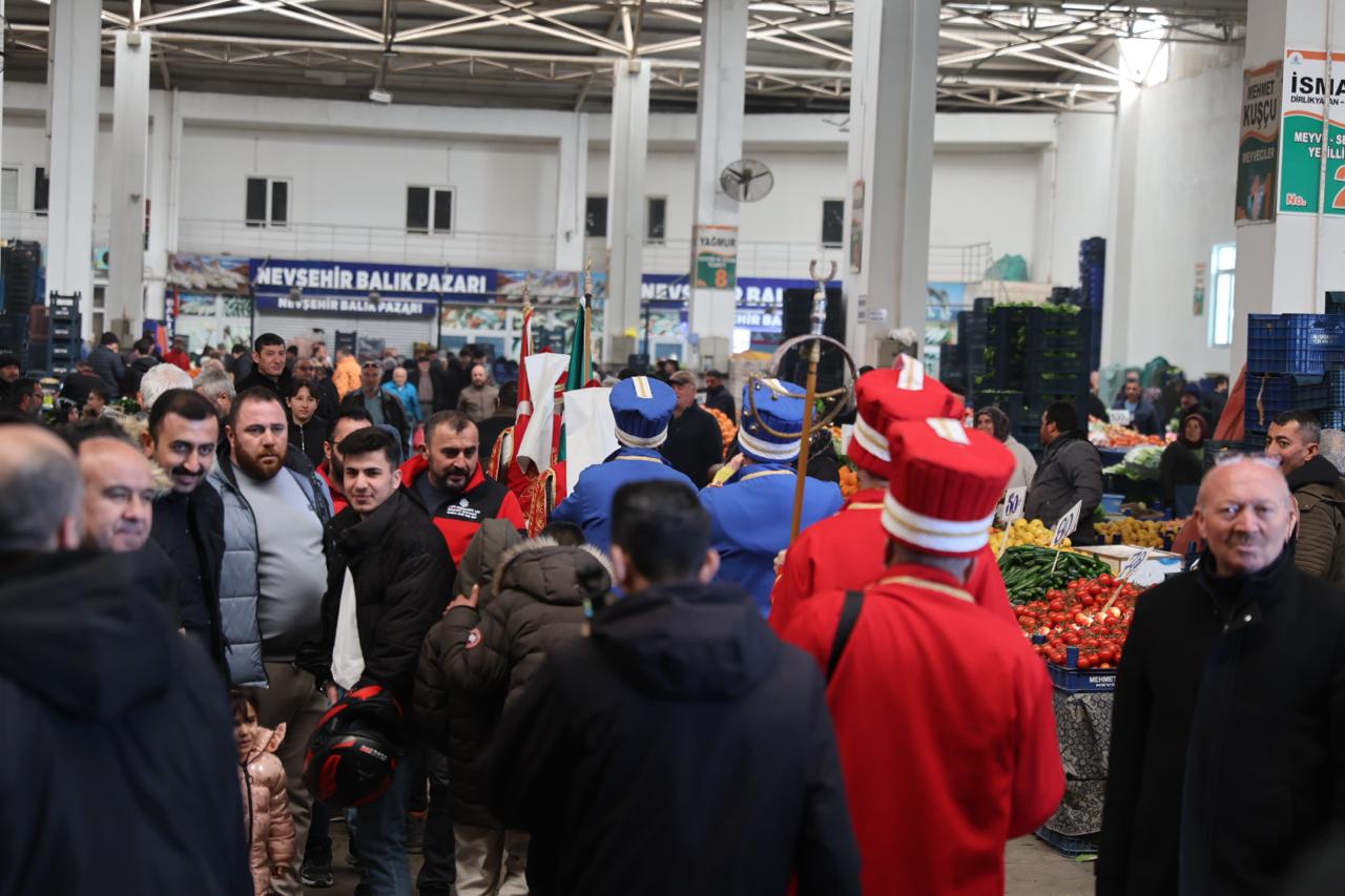 Nevşehirliler Mehter Marşlarıyla Pazar Alışverişi Yaptılar