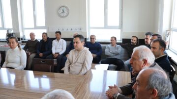 öğrenci ve personelimize emekleri ve özverili çalışmaları için teşekkür ederek ziyaretini sonlandırdı.