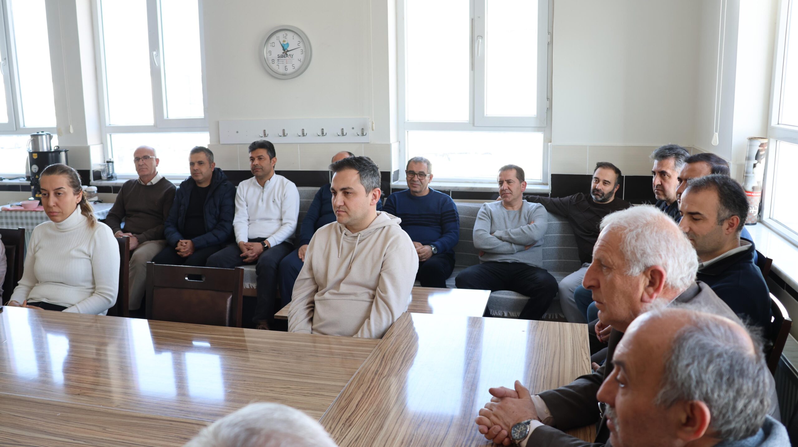 öğrenci ve personelimize emekleri ve özverili çalışmaları için teşekkür ederek ziyaretini sonlandırdı.