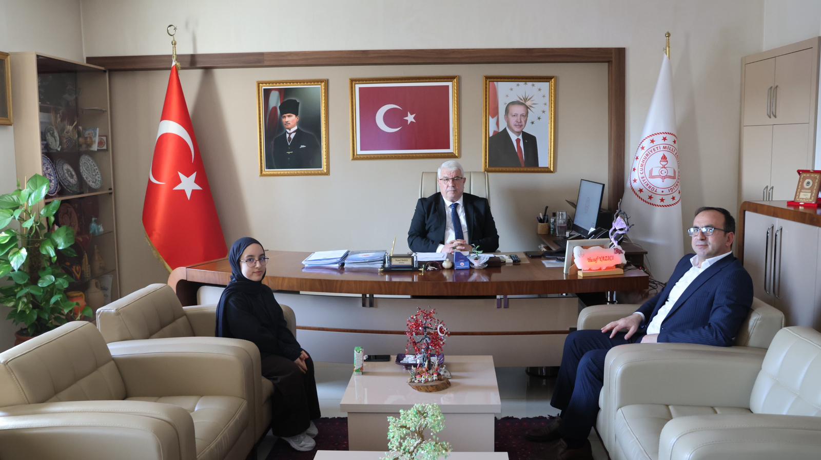 **Ürgüp Tesan Fen Lisesi Öğrencisi Hayrunnisa Özgümüş, Dede Korkut Öykü Yarışması’nda İl Birincisi Oldu**