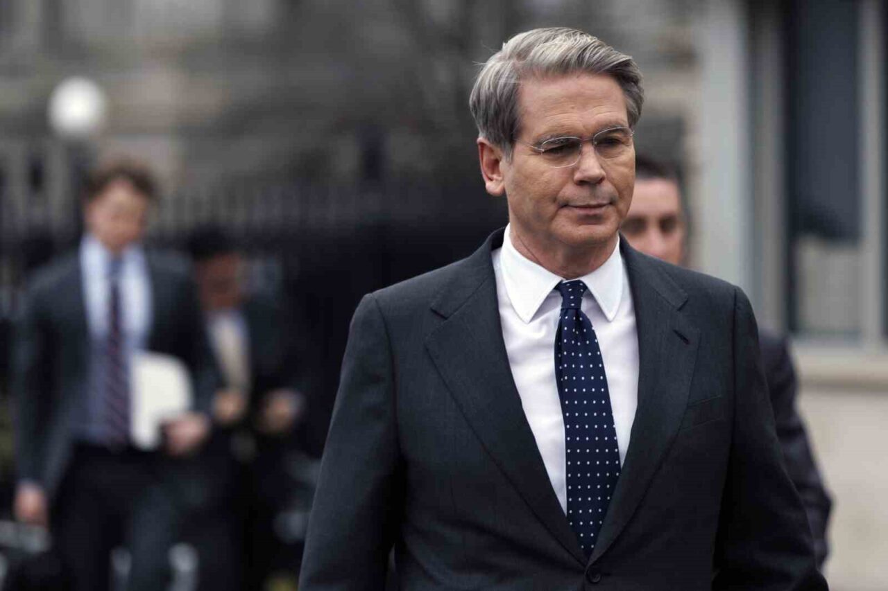 ABD, fiyatları düşürmek amacıyla denizdeki İran petrolüne uygulanan yaptırımları kaldırabilir