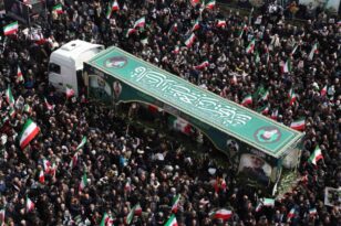 ABD-İsrail saldırılarda İran’da hayatını kaybeden üst düzey askeri yetkililer için cenaze töreni