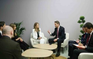 Bakan Bayraktar, Paris’te ikili görüşmeler gerçekleştirdi