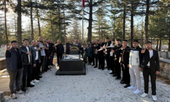 Ülkücüler 300 kişi ile “ÇATLI” Filmini İzledi