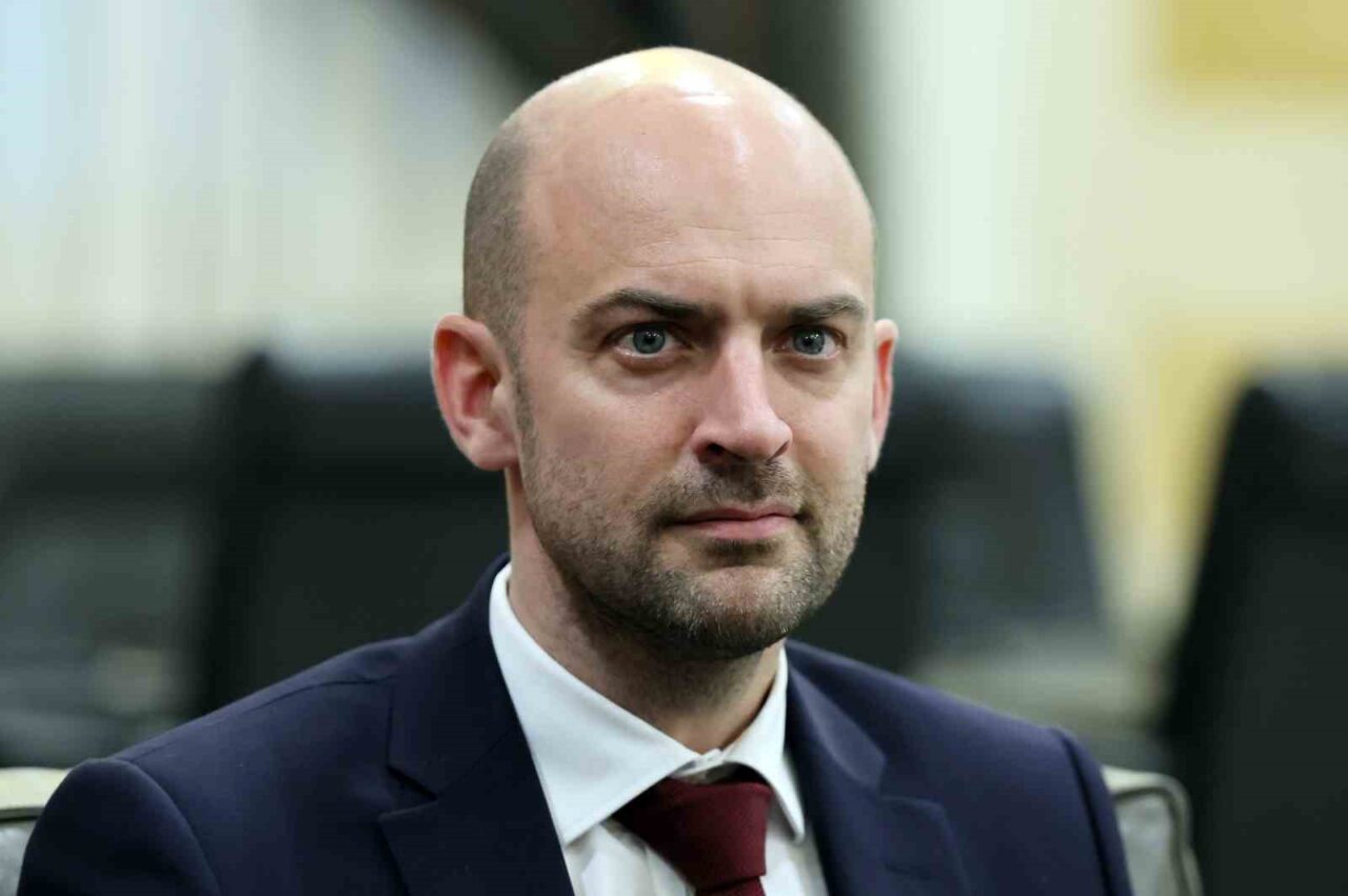 Fransa Dışişleri Bakanı Barrot’tan İsrail’e Lübnan’da kara saldırılarından kaçınma çağrısı