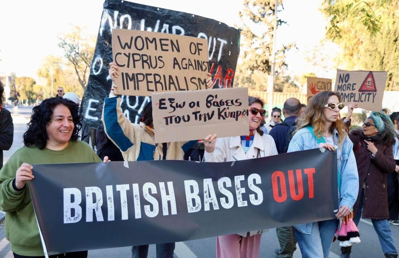 Güney Kıbrıs’ta fırlatma rampası protestosu