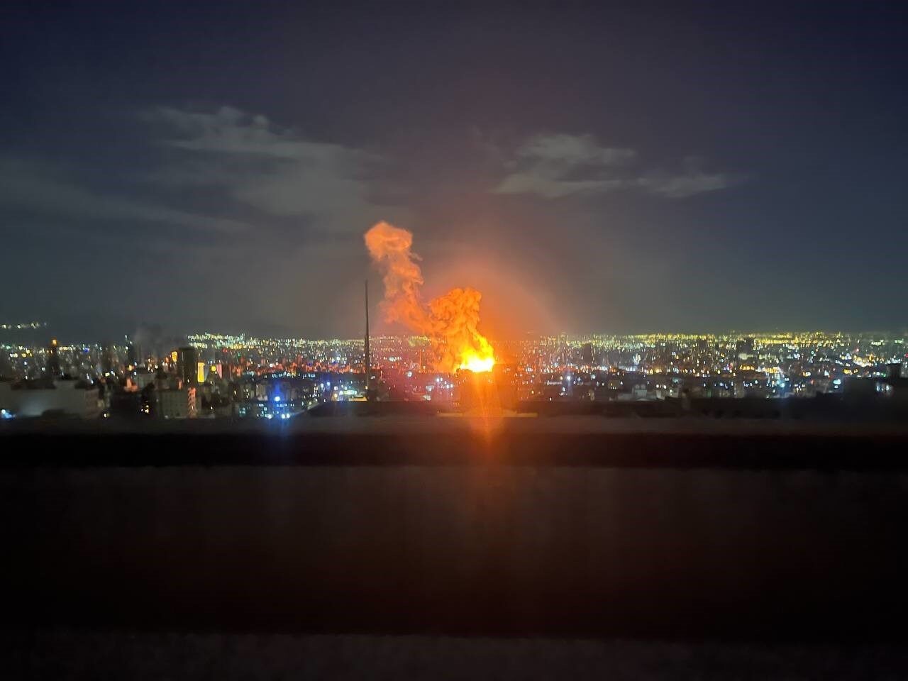 İran’da Radyo ve Televizyon Kurumu binası vuruldu, yayınlar kesildi