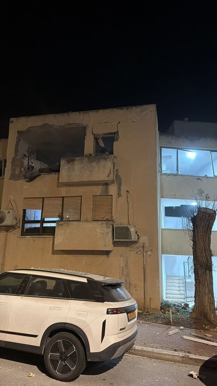 İran’dan İsrail’in kuzeyine yapılan füze saldırısı maddi hasara yol açtı