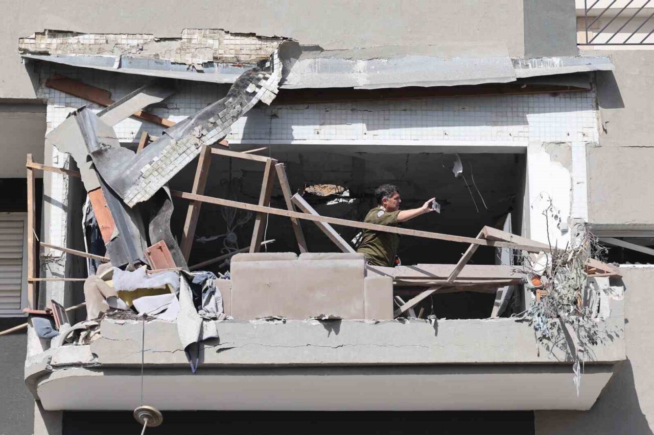 İran’ın İsrail’e misilleme saldırılarında can kaybı 15’e yükseldi