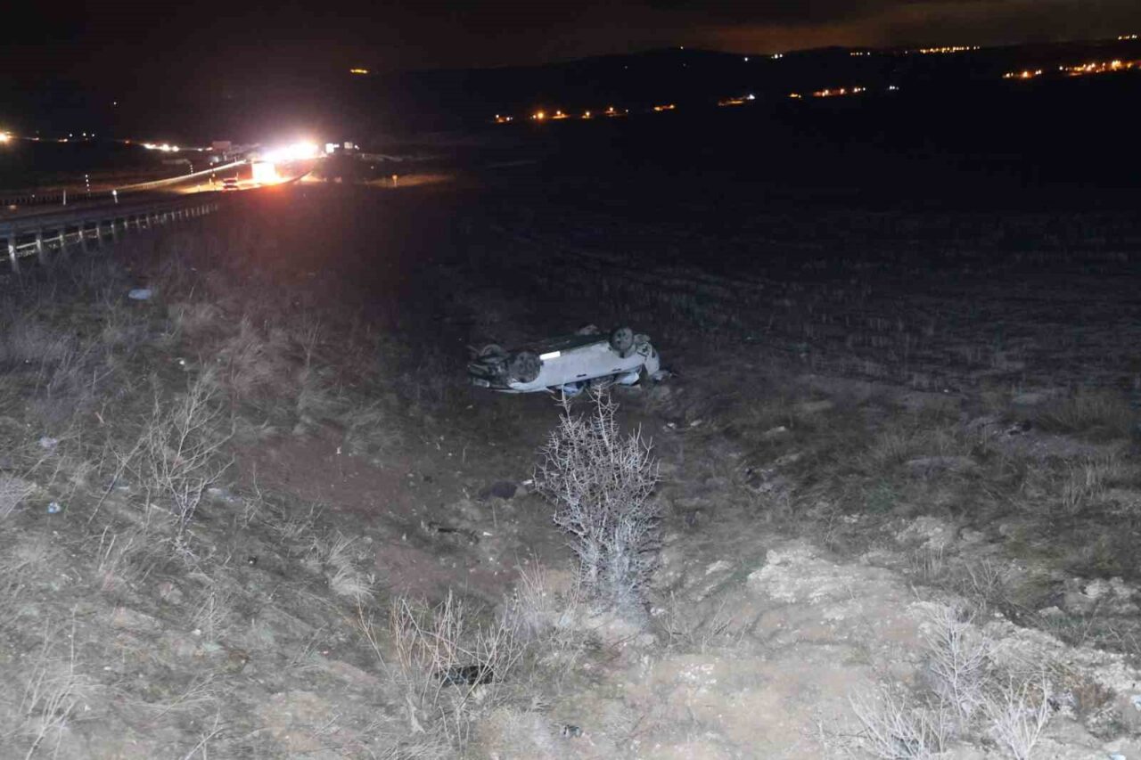 Kontrolden çıkan otomobil şarampole uçtu: 4 yaralı