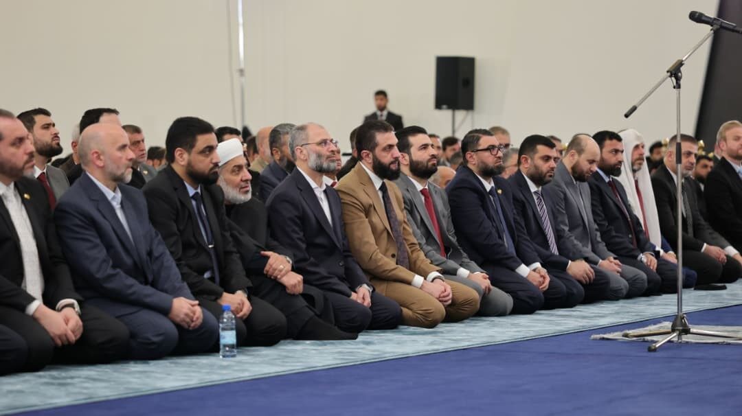 Suriye Devlet Başkanı Başkan eş-Şara, bayram namazını Halk Sarayı’nda kıldı