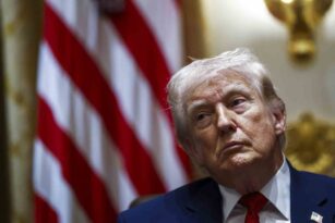 Trump: “İran hükümetinin talebi üzerine enerji tesislerine yönelik saldırıları 10 gün daha erteledim”