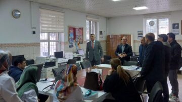 Eğitim Camiası Tek Yürek: Şehit Öğretmen ve Öğrenciler İstiklal Marşı Törenlerinde Anıldı