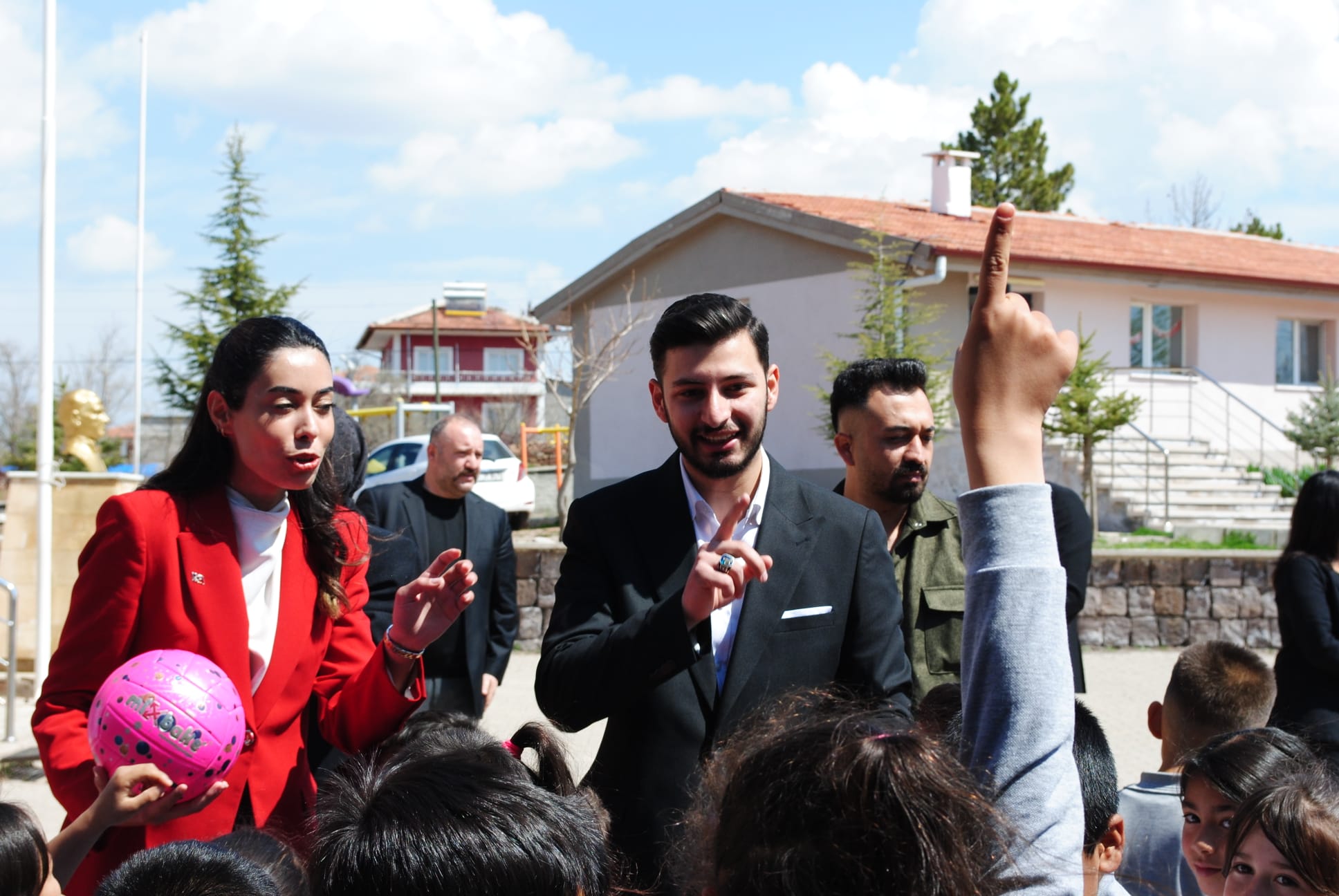 Ülkü Ocakları çocukların kalbine dokundu