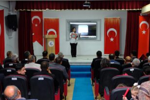 Şehit Hamide Sibel Çetinkaya Anadolu Lisesi’nde 23 Nisan Ulusal Egemenlik ve Çocuk Bayramı, bu yıl sade bir programla gerçekleştirildi.