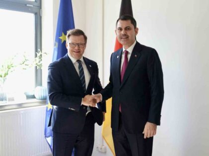 Bakan Kurum, BM İcra Sekreteri Stiell ve İngiliz, Alman ve Japon mevkidaşları ile görüştü