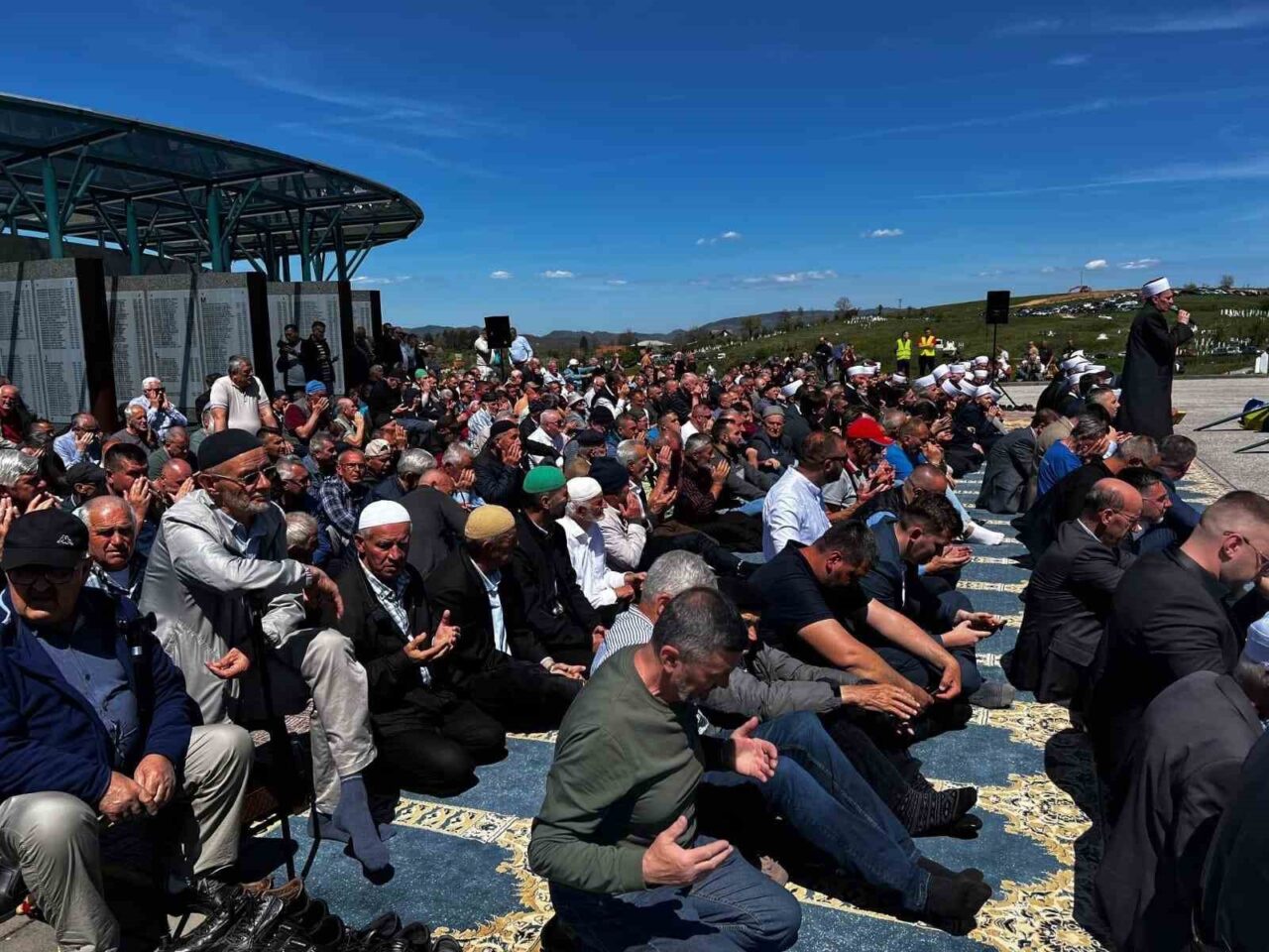 Bosna Hersek Savaşı sırasında öldürülen 6 kişi toprağa verildi