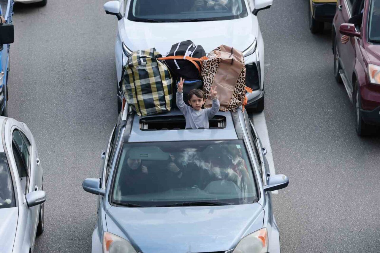 Lübnanlı aileler, ateşkesin ardından ülkenin güneyine doğru yola çıktı
