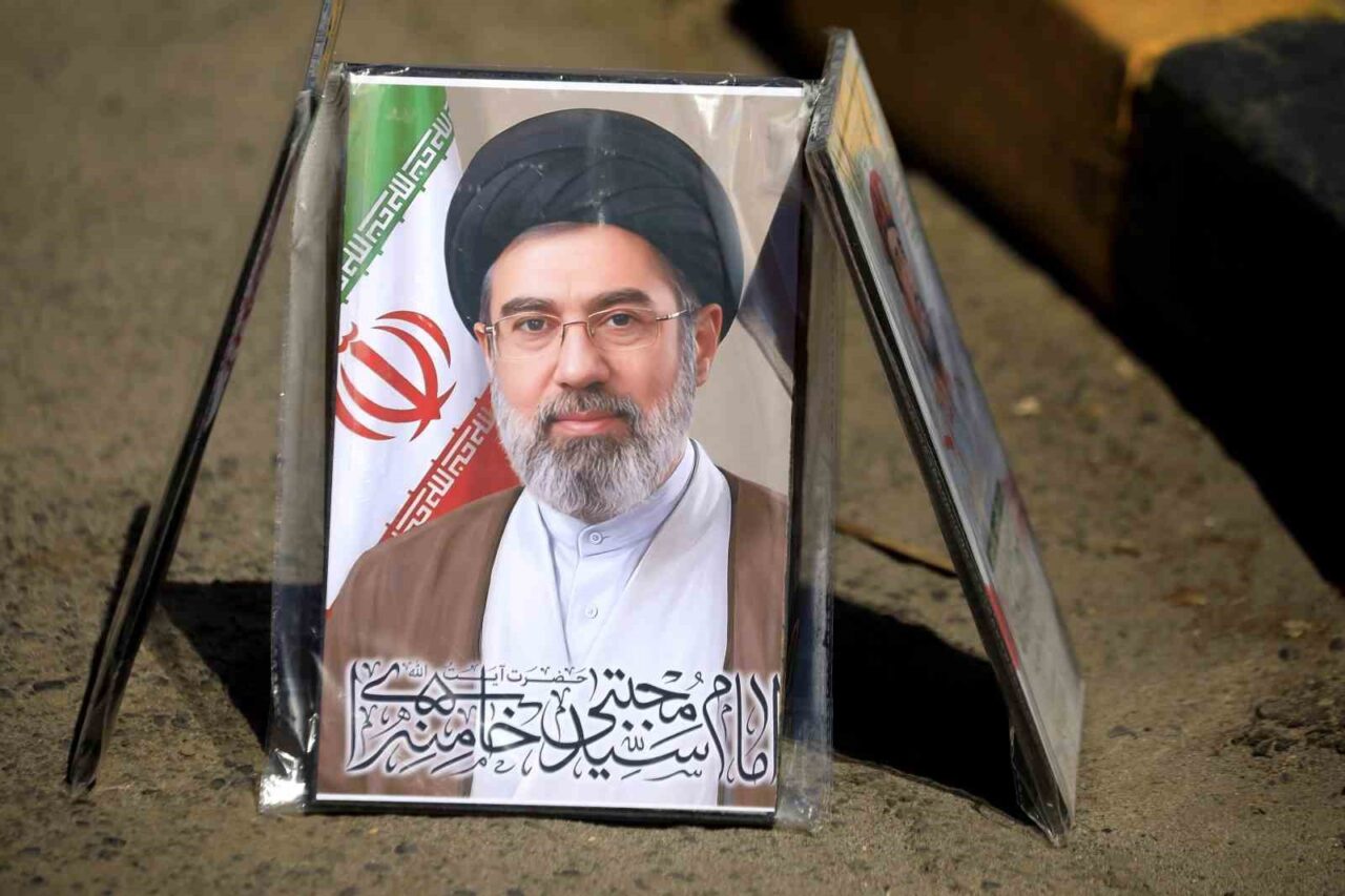 Reuters: “İran dini lideri Hamaney’in yüzü tanınmaz halde”