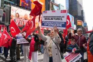 Times Meydanı’nda Ermeni yalanı protestosu