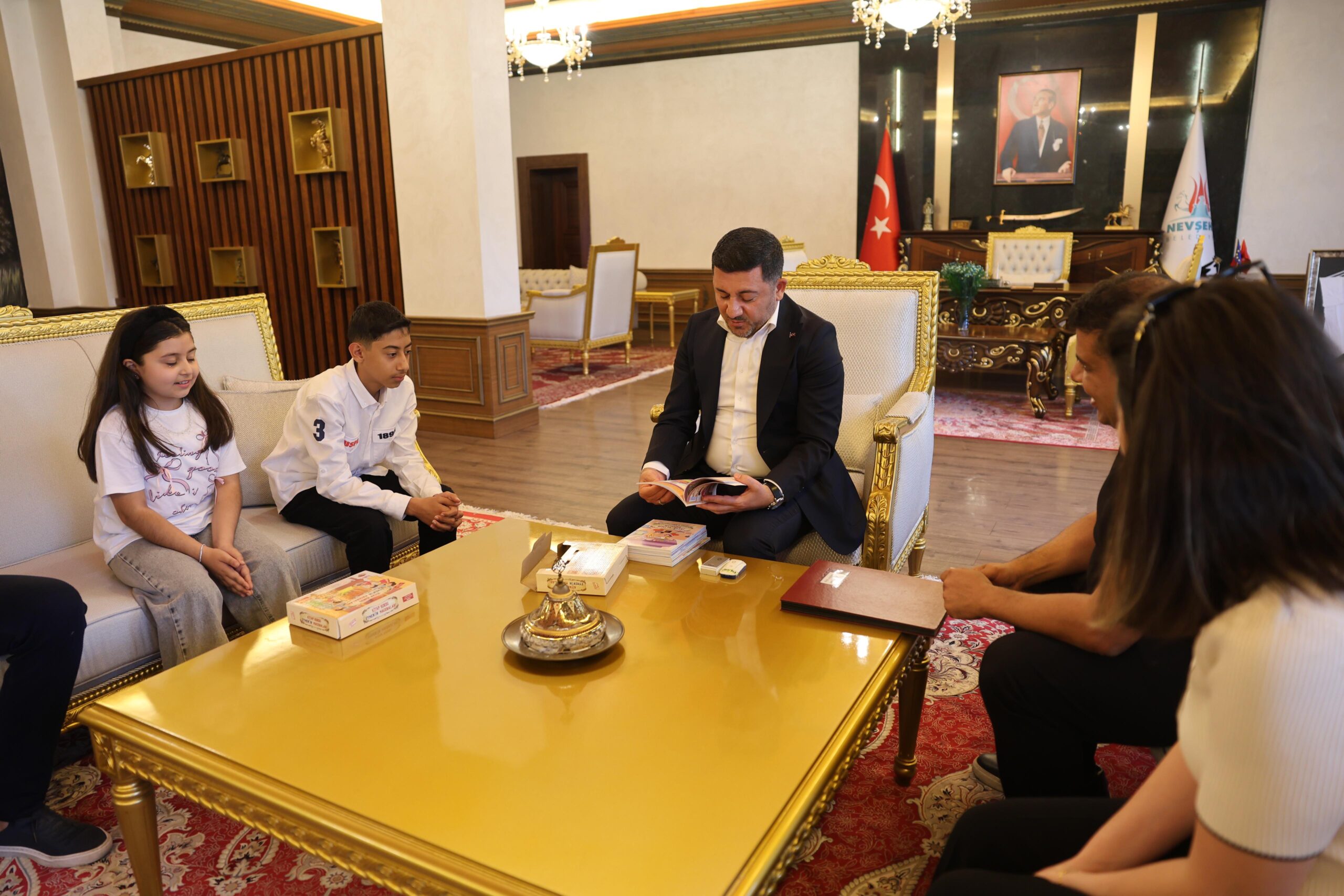 Rasim Başkan, Kitap Kurdu Eymen Açık’ı Belediyede Ağırladı