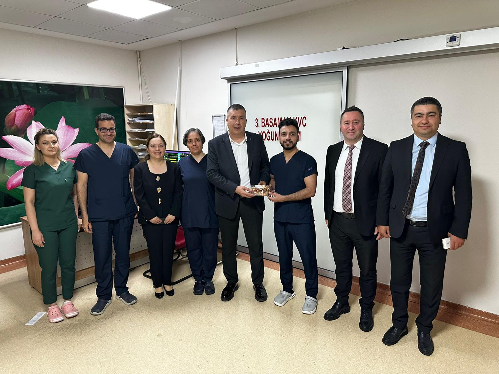 İl Sağlık Müdürü Tartar’dan Hemşire ve Ebelere Anlamlı Ziyaret