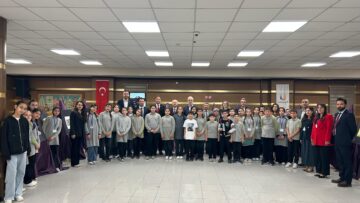 “Ebru Sanatının Hat, Minyatür ve Tezhiple Buluşması Sergisi” ve İlahi Korosu Programı Düzenlendi