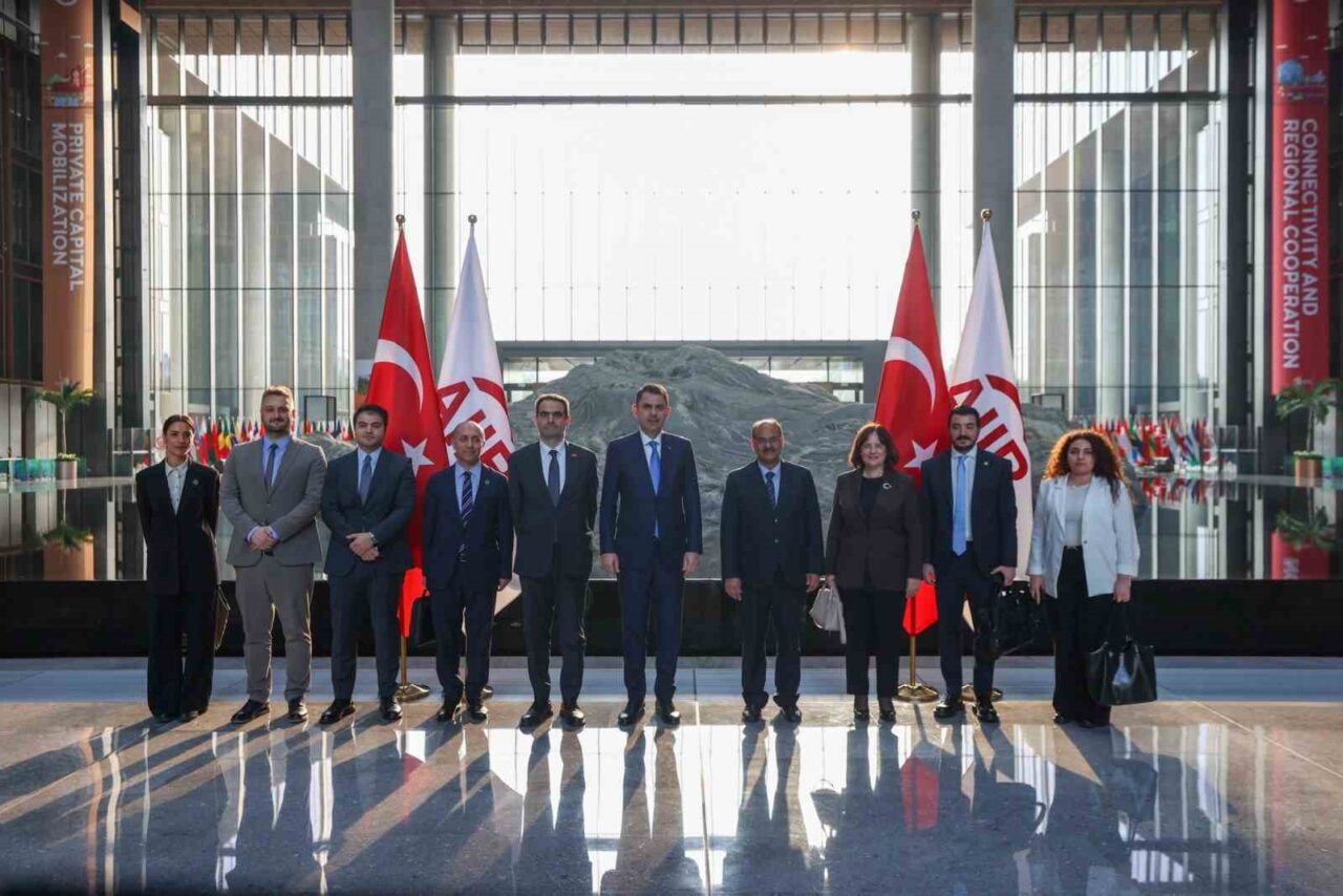 Bakan Kurum, Çinli şirketlerin yöneticileriyle görüştü