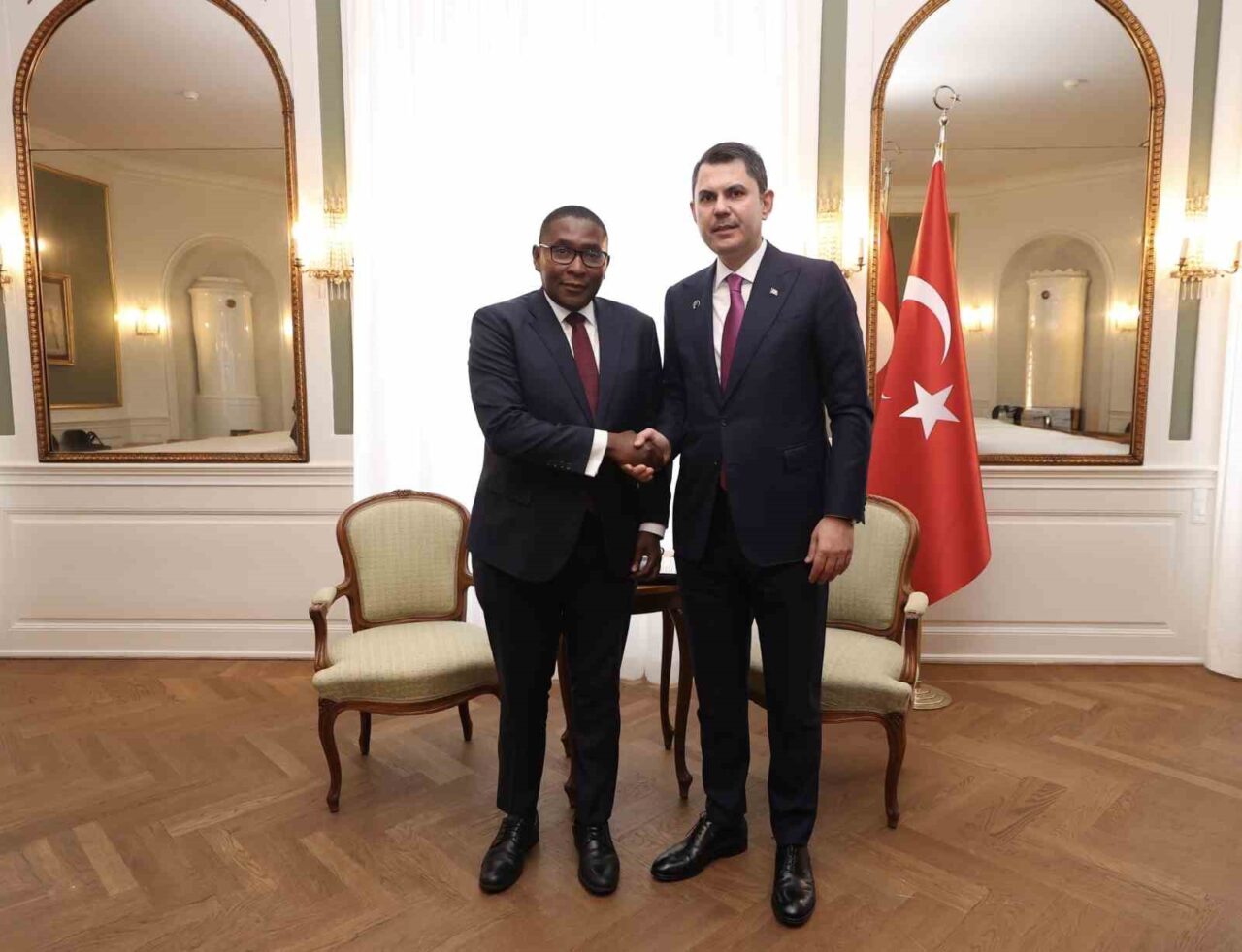 Bakan Kurum, Danimarka Kralı Frederik ile görüştü