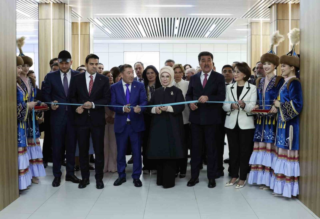 Emine Erdoğan, Kazakistan’da Sıfır Atık Eğitim Laboratuvarı’nın açılışını yaptı