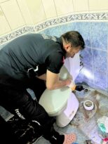 Klozete düşen yavru kediyi itfaiye kurtardı