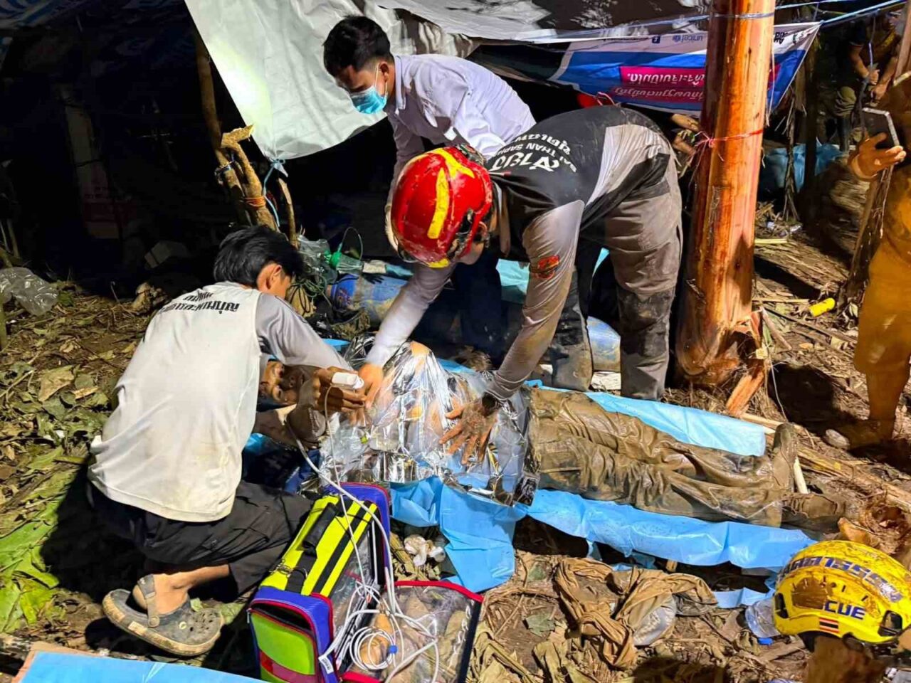 Laos’ta mağarada mahsur kalan define avcılarından 5’i sağ olarak kurtarıldı