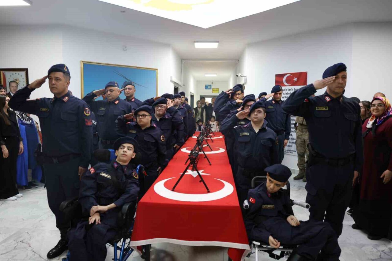 Özel ihtiyaç gençler için temsili askerlik heyecanı